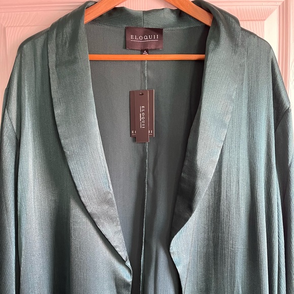 ELOQUII satin kimono - Picture 3 of 6